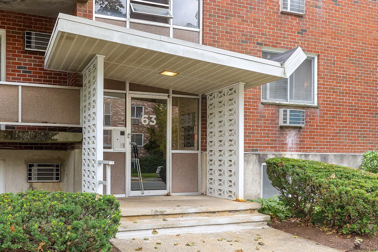 2 bed, 780 sqft, $2,400 — Photo 1