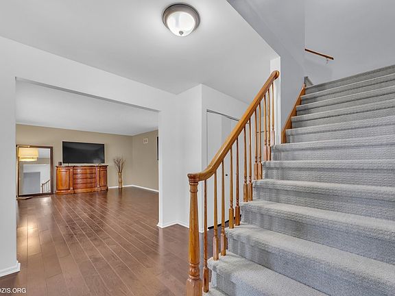 4th image of 445 Kinkaid Ct