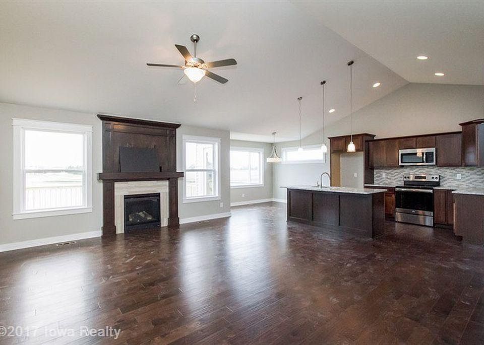 2nd image of 2417 Maple St
