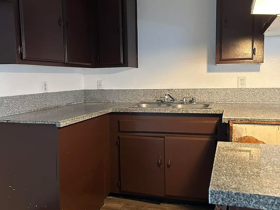 2nd image of 336 Roberts Ln #6