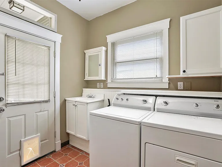 1227 Harvard St #1/2 — Photo 11