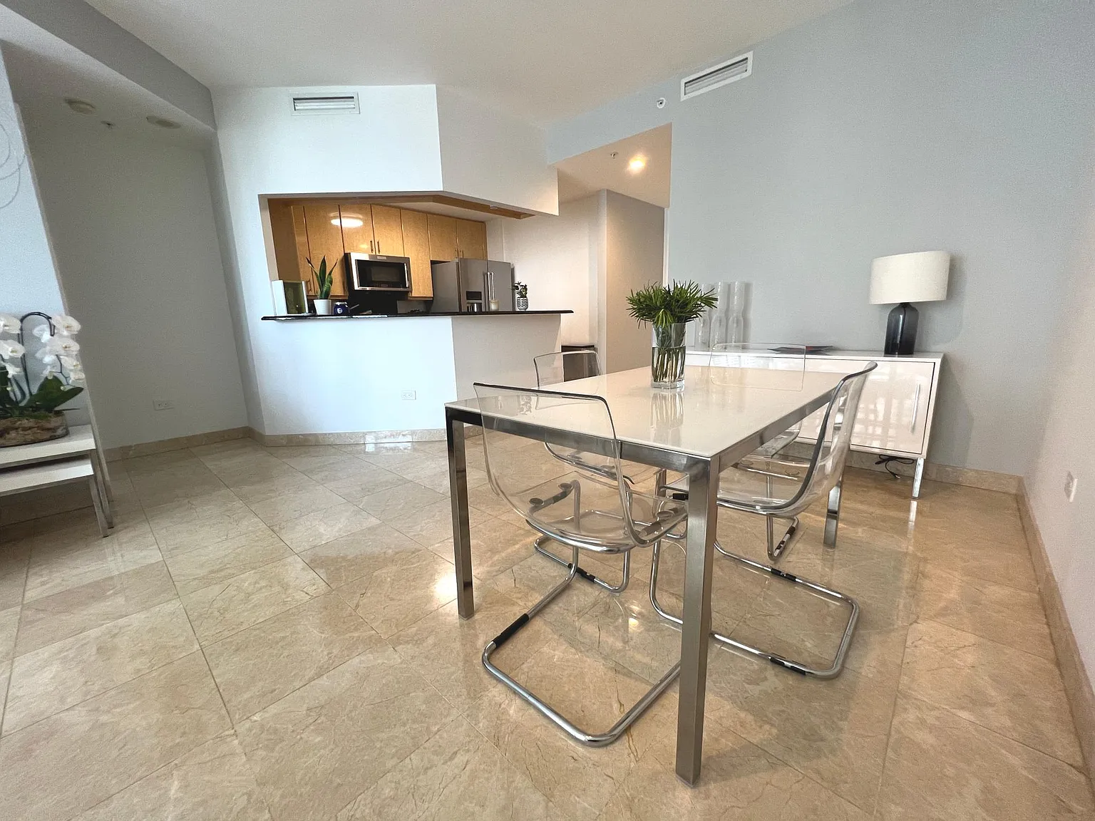 1 bed, 1.5 bath, 878 sqft, $3,350 — Photo 4