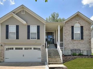 410 Winter Bluff Dr, Fenton, MO