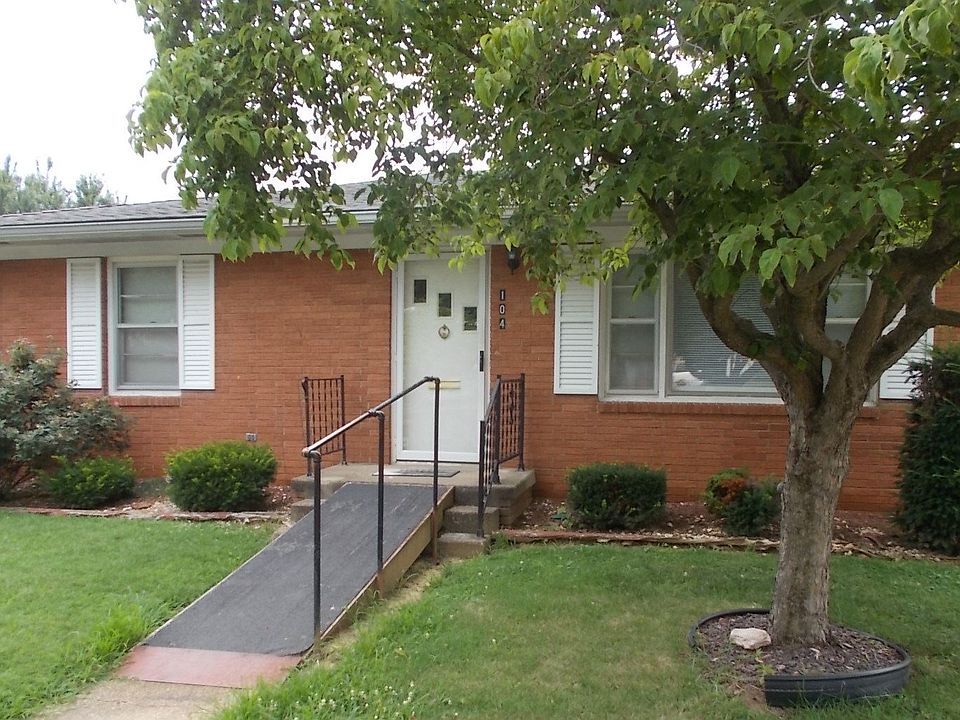 1st image of 104 N Greenwood St