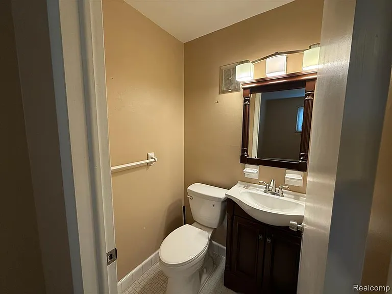 982 N Adams Rd #4 — Photo 21