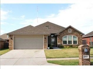 2013 SW 31st St, Moore, OK 73170