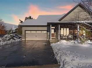 9440 Eagle Ridge Dr #19, Niagara Falls, ON L2H0G6