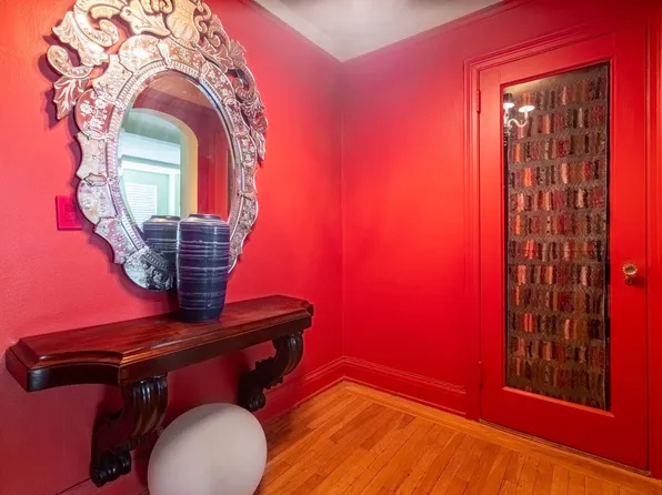 424 East 52nd Street image 1 of 18