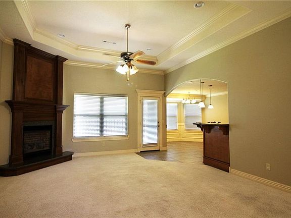 3rd image of 240 Windsor Dr
