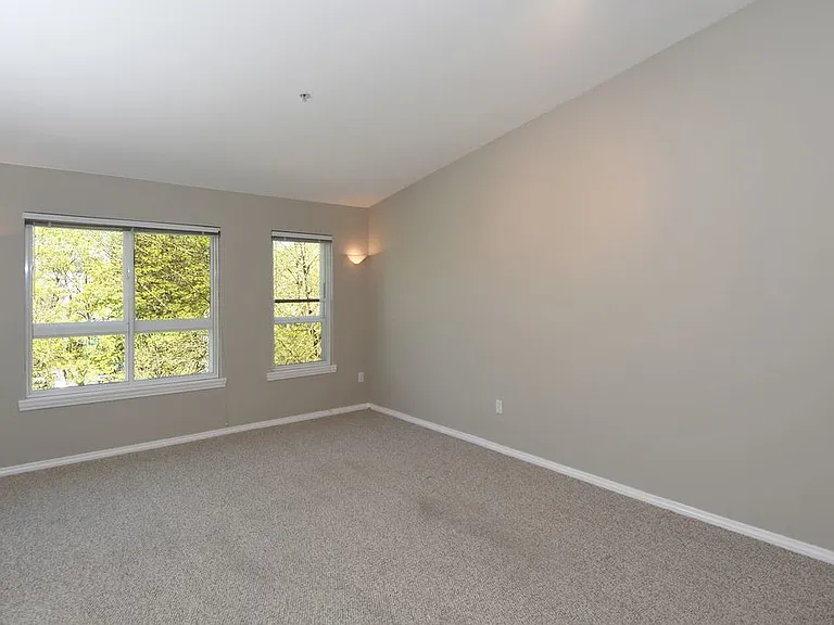 2805 NE 125th St #501 — Photo 6