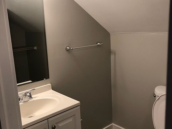 5th image of 136 Cumberland Ave