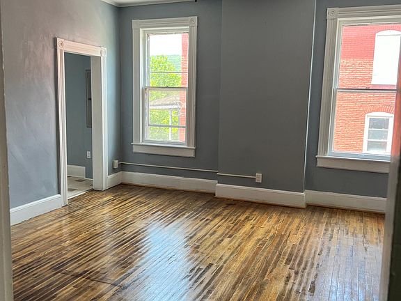 4th image of 256 Columbia St