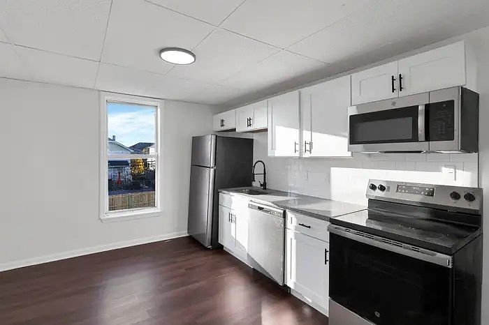 1st image of 193 1/2 Avondale Ave #193-1/2