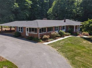 3420 Quarterstaff Pl, Winston Salem, NC 27104