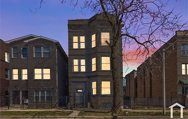 1st image of 1113 S Mozart St APT 1R
