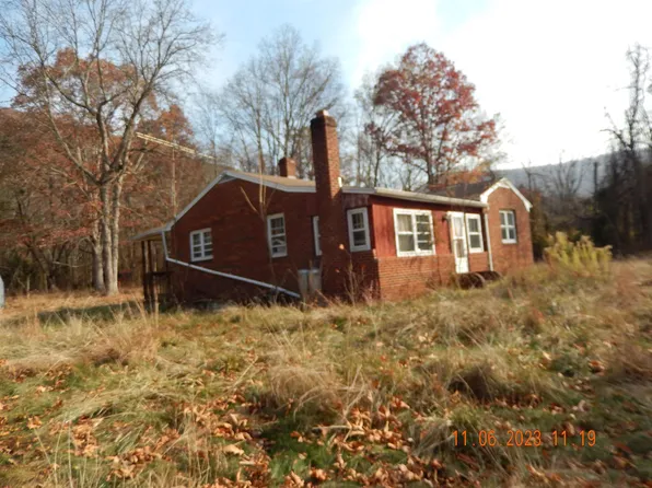 211 Mericas Ln, Elkton, VA 22827