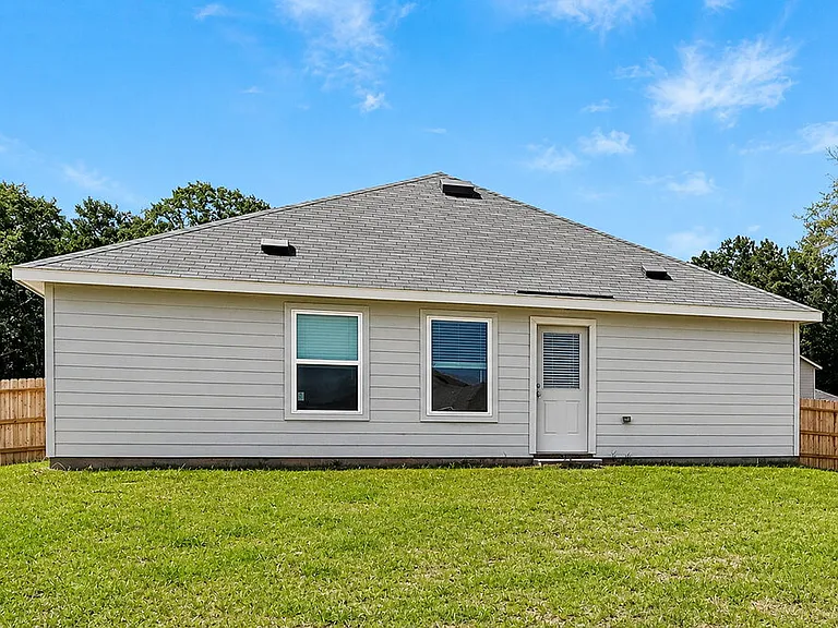 16118 Hatton Dr — Photo 16
