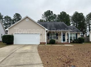 5645 Prestonfield Ln, Hope Mills, NC 28348