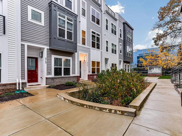 215 Wesley Brown Ln — Photo 3