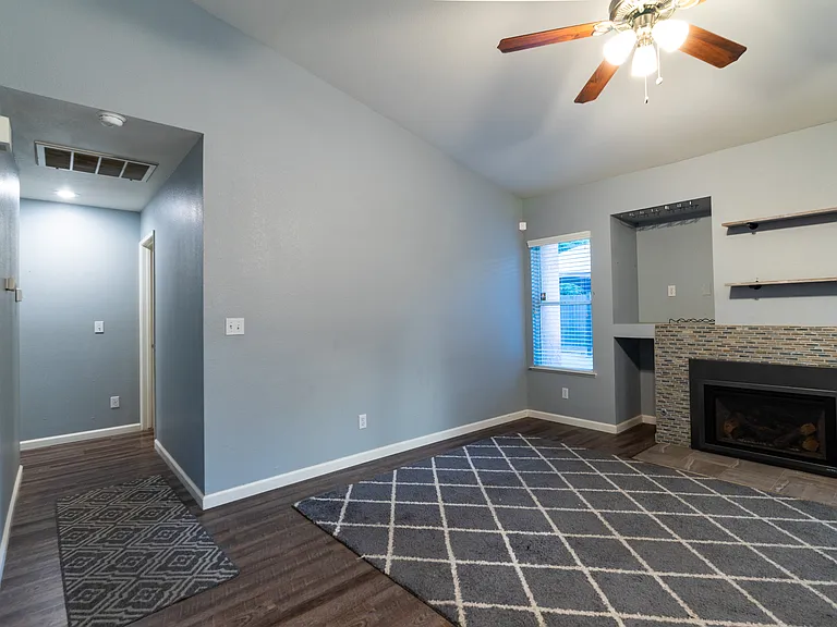2834 Mitchell Ave — Photo 9