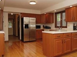 568 E Merriwood Ln, Round Lake Beach, IL 60073