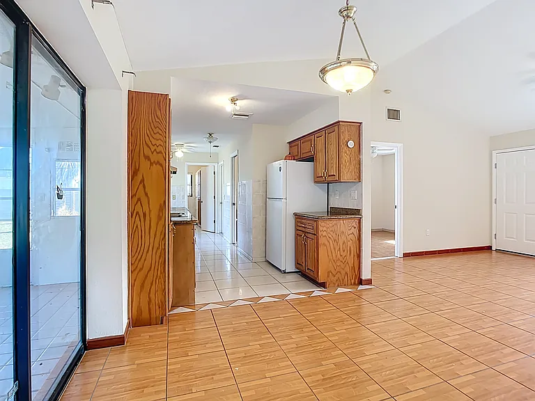 4428 Aladdin Ave — Photo 9