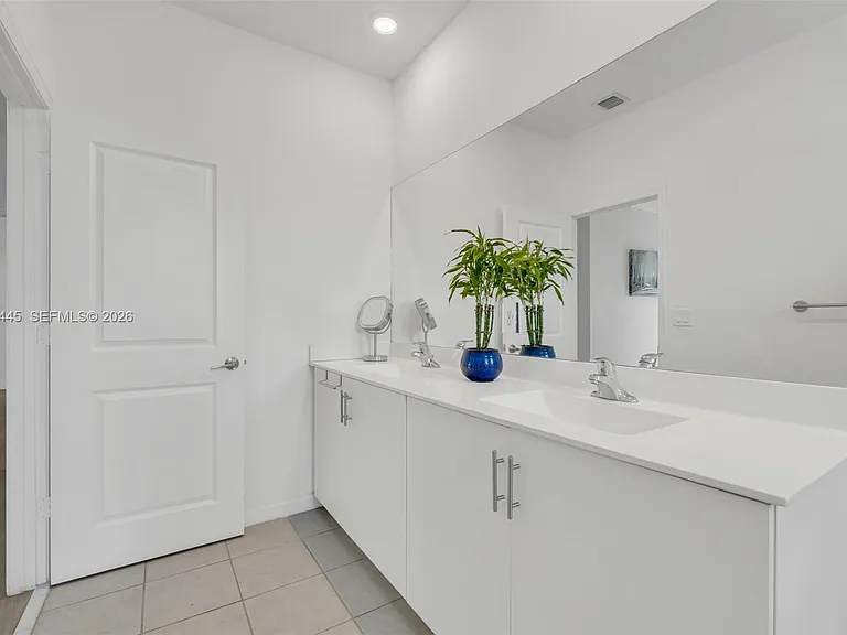 3538 W 108th St — Photo 36