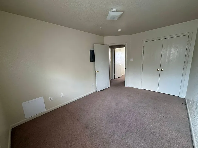 1106 Lansberry Ct — Photo 16