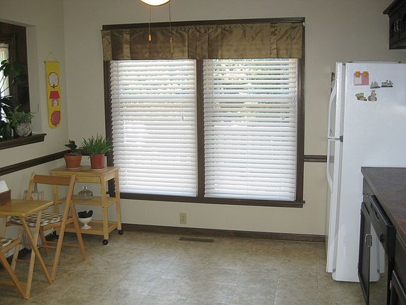 eat in kitchen