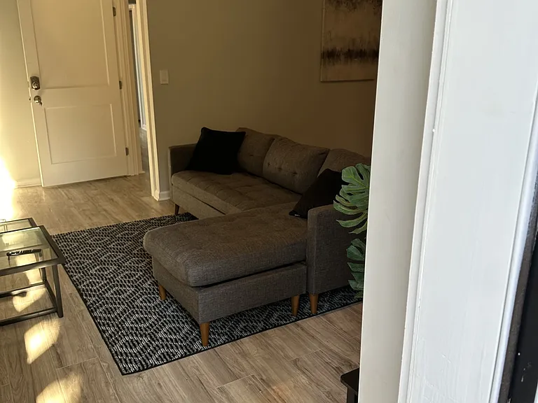 1529 Oakview Rd #1 — Photo 7