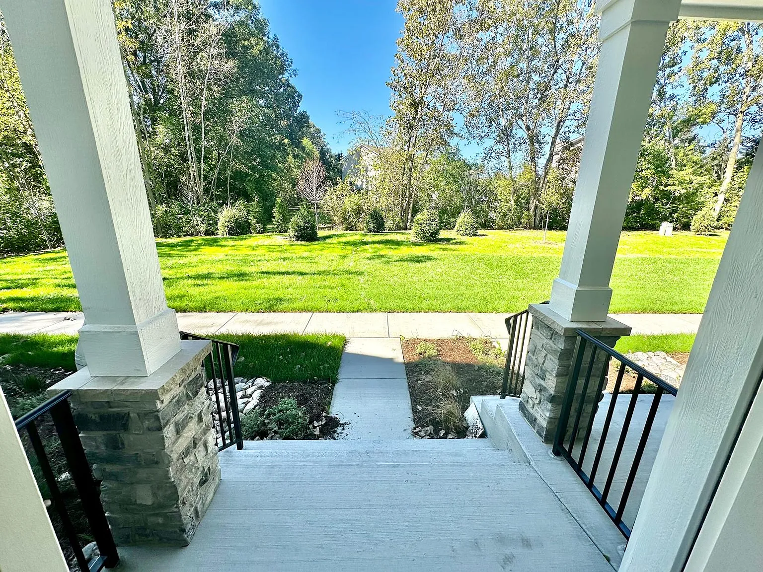 3 bed, 2.5 bath, 1764 sqft, $2,995 — Photo 2