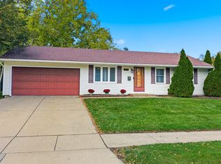 1687 S Green Meadows Blvd, Streamwood, IL 60107