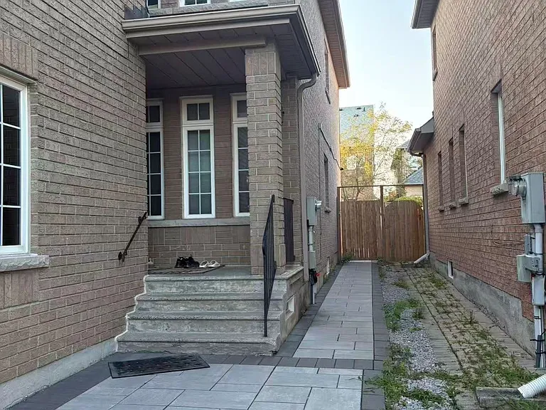 56 Golden Oak Ave #BASEMENT — Photo 2