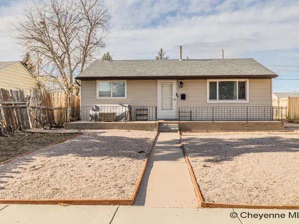 322 Hynds Ave, Cheyenne, WY 82007