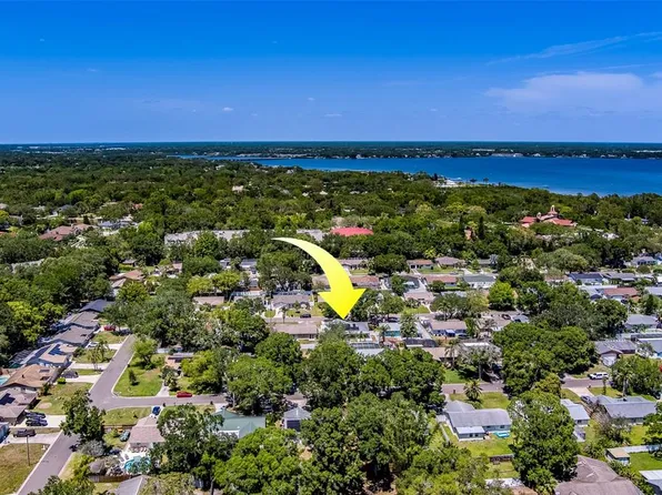 135 Coral Dr, Safety Harbor, FL 34695