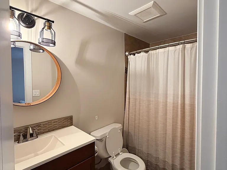 1815 Williamsburg Dr — Photo 13