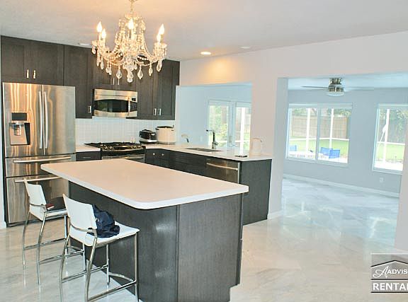 5th image of 653 Coral Dr
