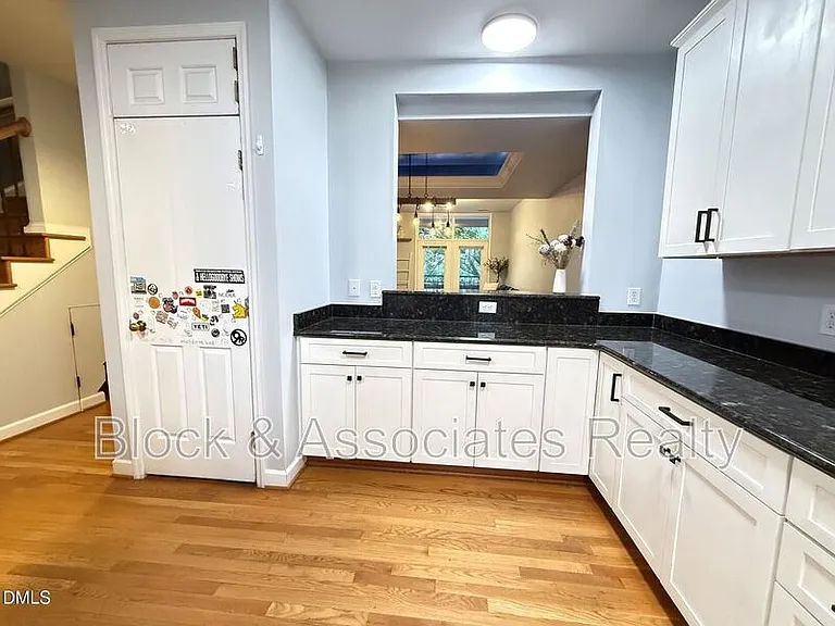 210 E Davie St — Photo 6