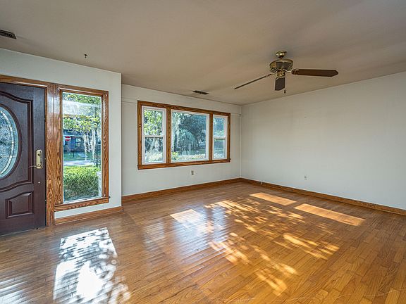 5th image of 5093 Pittman St