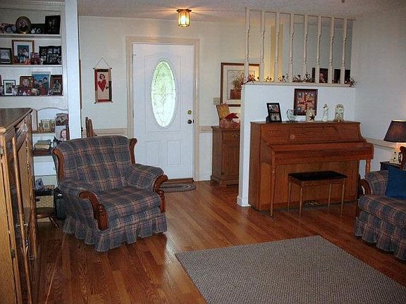 3rd image of 103 Little River Dr