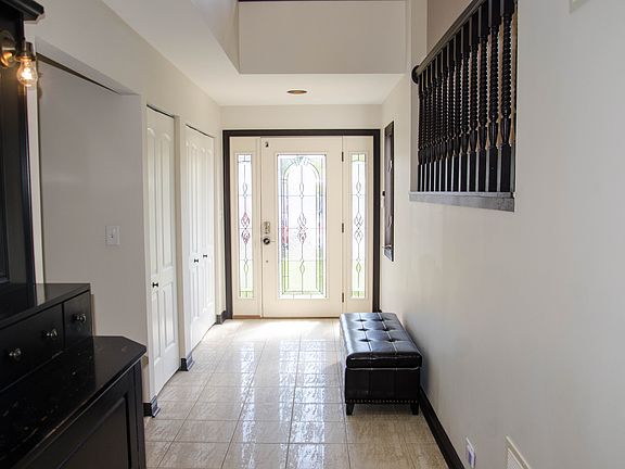5th image of 326 Greenfield Dr