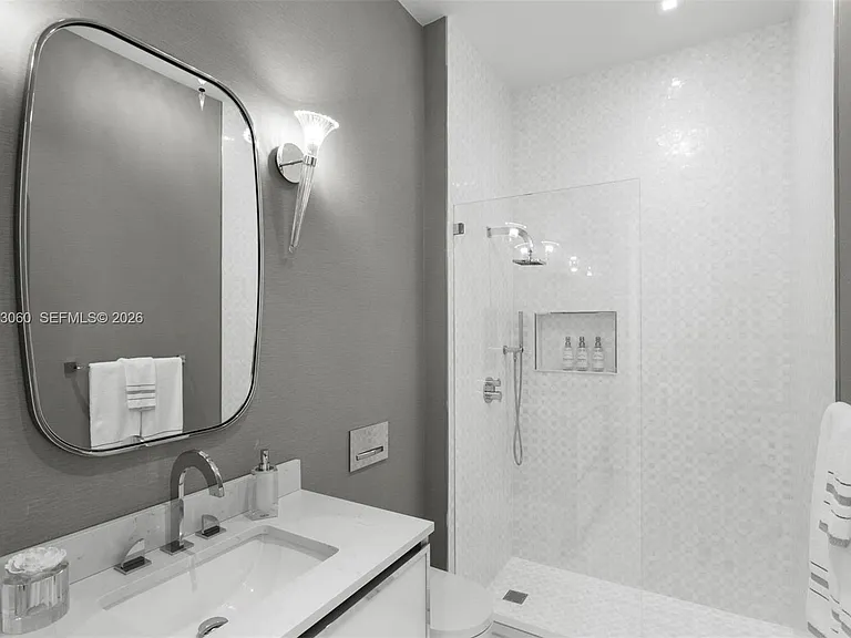 2821 S Bayshore Dr #8A — Photo 36