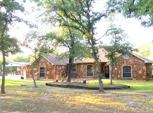 592 Jacobs Ln, La Vernia, TX 78121