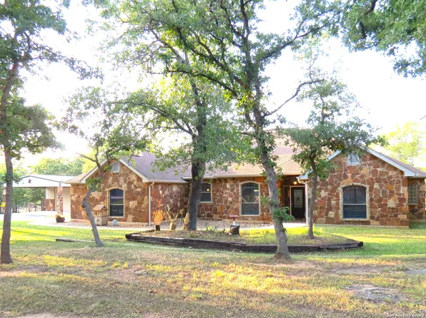 592 Jacobs, La Vernia, TX 78121