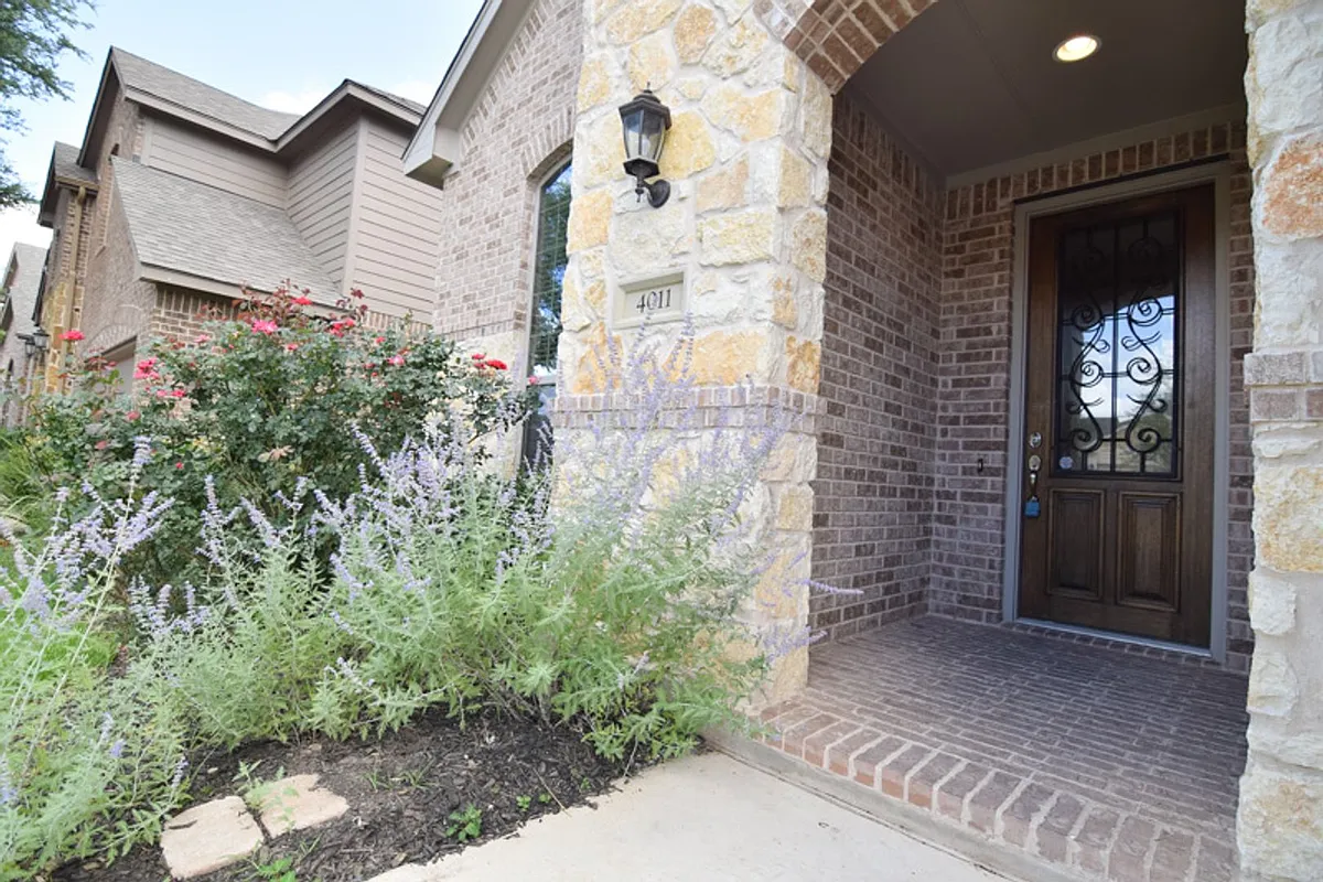 Building Photo - 4011 Gloucester Dr