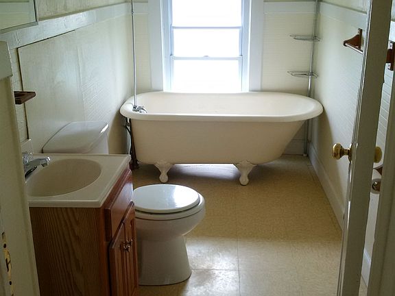 4th image of 836 E 21st St #2