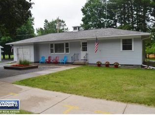 660 E State St, Iola, WI 54945