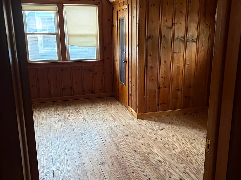 1385 Beaconfield Rd — Photo 10