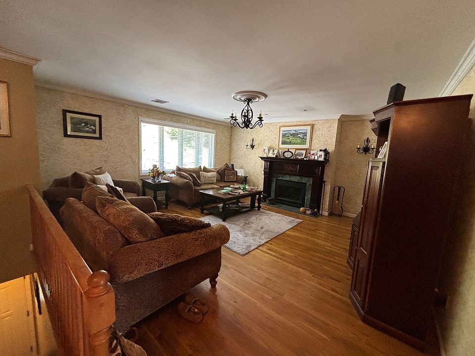 1st image of 33 Hillview Ave Floor 1