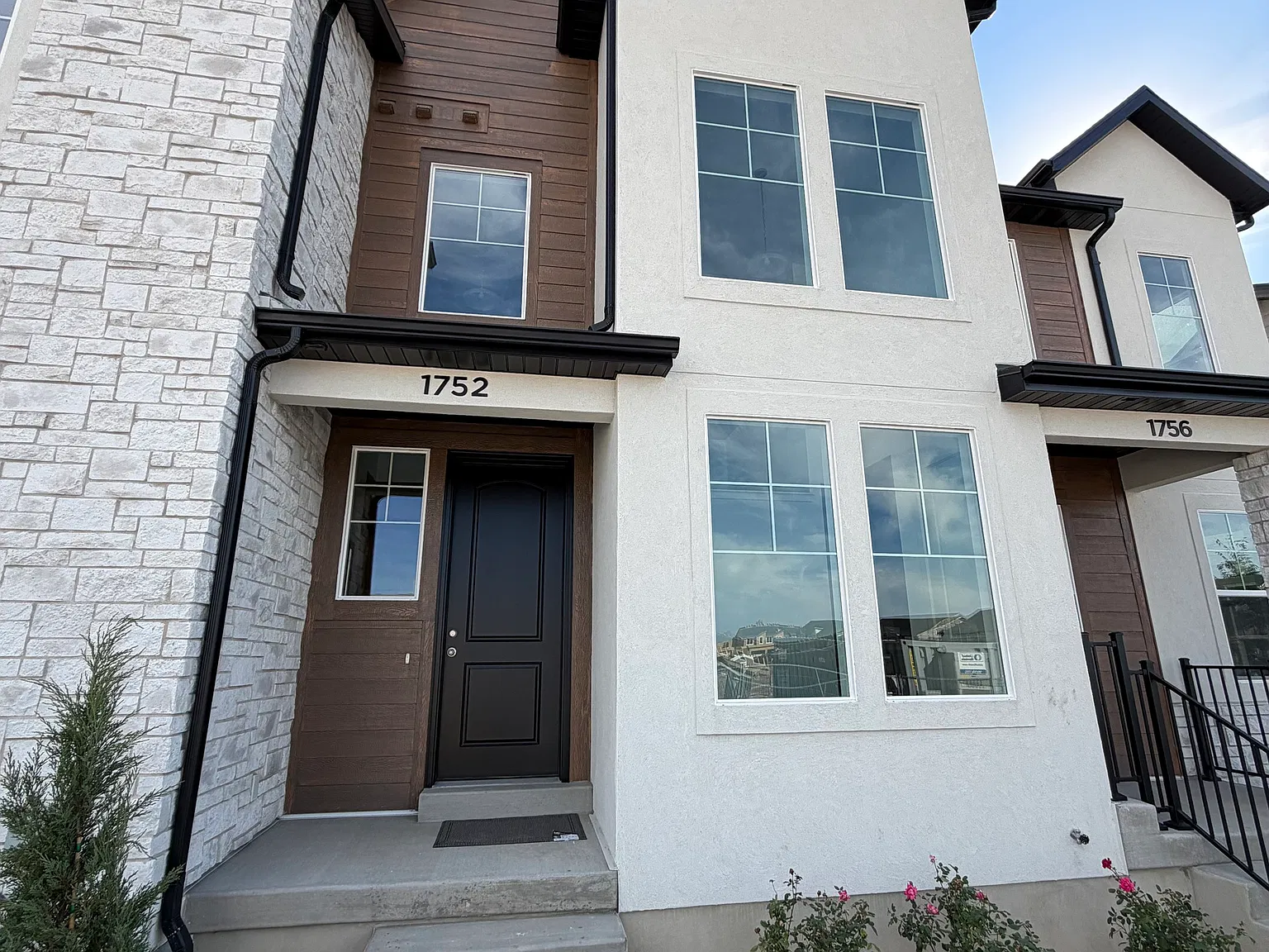4 bed, 3.5 bath, 2436 sqft, $3,000 — Photo 1